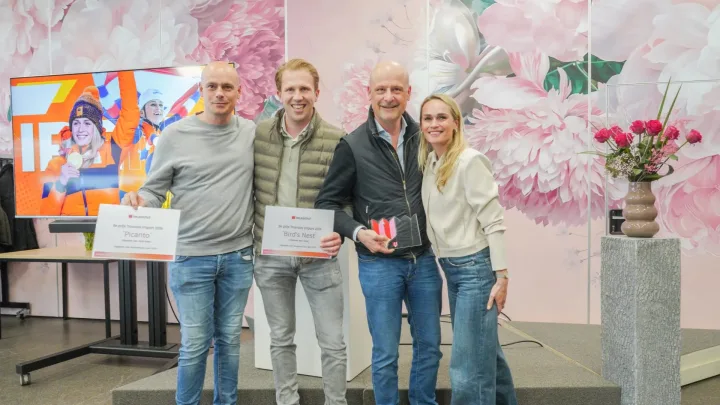 Prijsuitreiking vakkeuring en handelskeuring  'Roos' tijdens jaarlijkse vakbijeenkomst